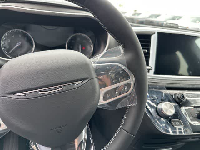 2027 Chrysler Pacifica PACIFICA SELECT AWD