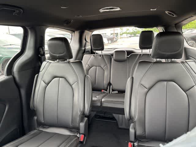2027 Chrysler Pacifica PACIFICA SELECT AWD