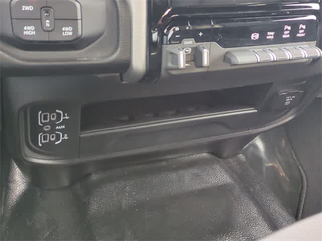 2026 RAM 3500 RAM 3500 TRADESMAN CREW CAB 4X4 8' BOX