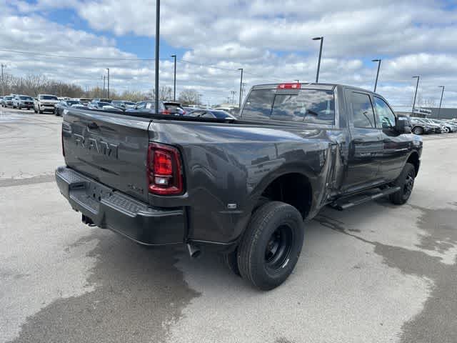 2026 RAM 3500 RAM 3500 TRADESMAN CREW CAB 4X4 8' BOX