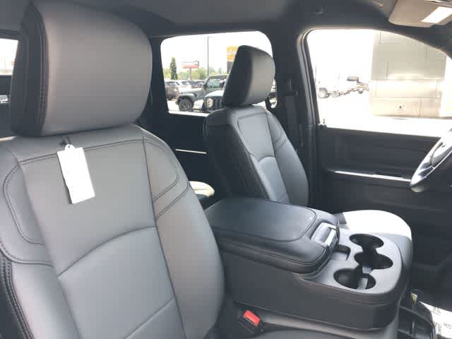 2026 RAM 3500 RAM 3500 TRADESMAN CREW CAB 4X4 8' BOX