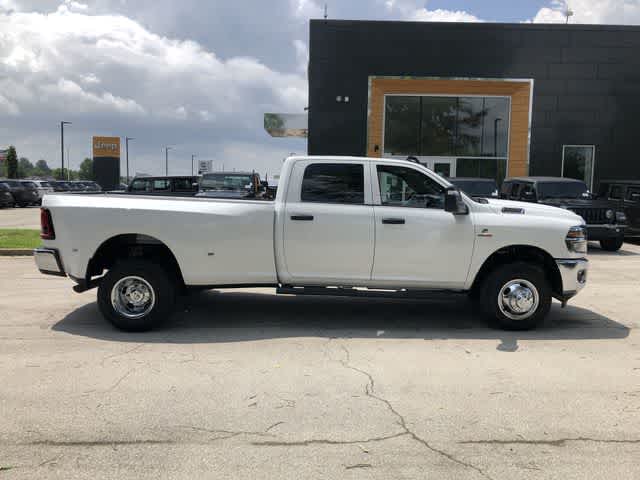 2026 RAM 3500 RAM 3500 TRADESMAN CREW CAB 4X4 8' BOX