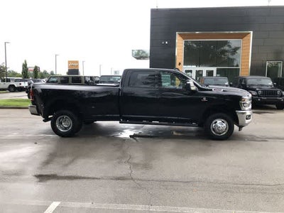 2026 RAM 3500 RAM 3500 TRADESMAN CREW CAB 4X4 8' BOX