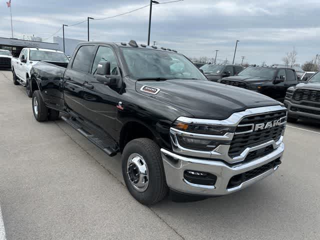 2026 RAM 3500 RAM 3500 TRADESMAN CREW CAB 4X4 8' BOX