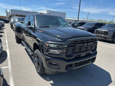 2026 RAM 3500 RAM 3500 TRADESMAN CREW CAB 4X4 8' BOX