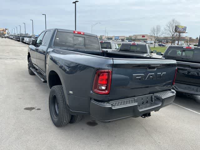 2026 RAM 3500 RAM 3500 TRADESMAN CREW CAB 4X4 8' BOX