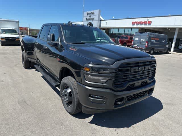 2026 RAM 3500 RAM 3500 TRADESMAN CREW CAB 4X4 8' BOX