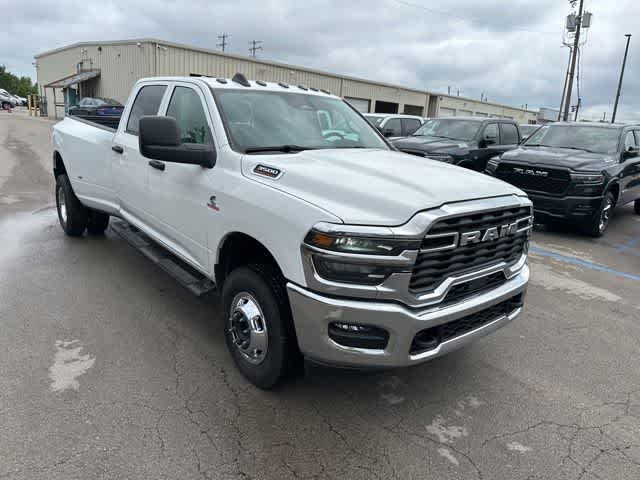 2026 RAM 3500 RAM 3500 TRADESMAN CREW CAB 4X4 8' BOX