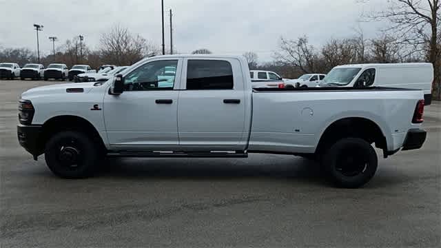 2026 RAM 3500 RAM 3500 TRADESMAN CREW CAB 4X4 8' BOX