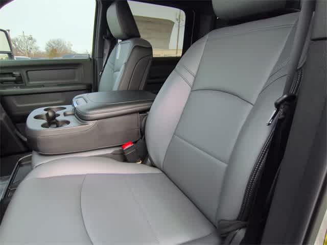 2026 RAM 3500 RAM 3500 TRADESMAN CREW CAB 4X4 8' BOX