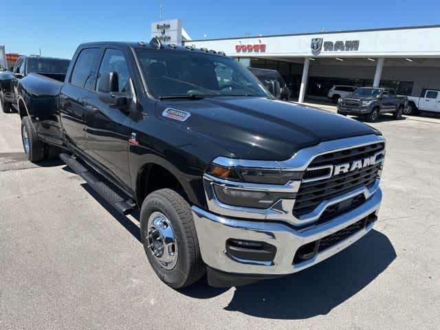 2026 RAM 3500 RAM 3500 TRADESMAN CREW CAB 4X4 8' BOX