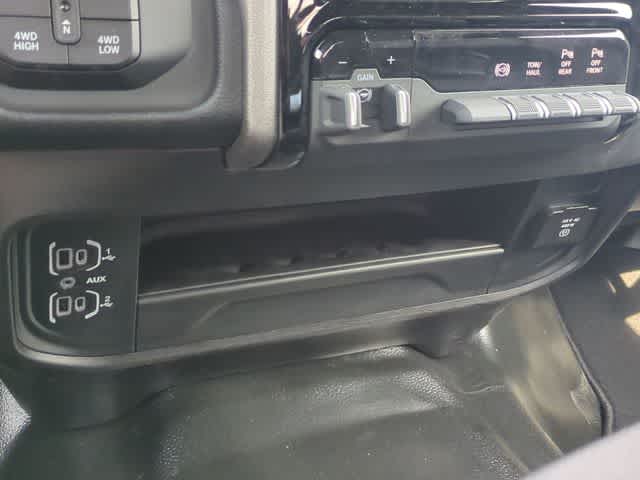 2026 RAM 3500 RAM 3500 TRADESMAN CREW CAB 4X4 8' BOX