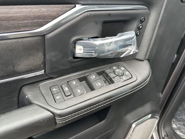 2026 RAM 3500 RAM 3500 LARAMIE CREW CAB 4X4 8' BOX