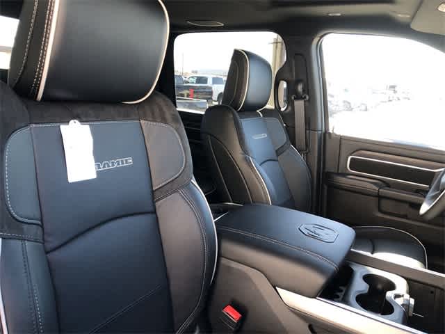 2026 RAM 3500 RAM 3500 LARAMIE CREW CAB 4X4 8' BOX