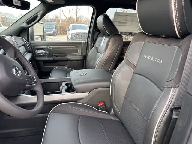 2026 RAM 3500 RAM 3500 LARAMIE CREW CAB 4X4 8' BOX