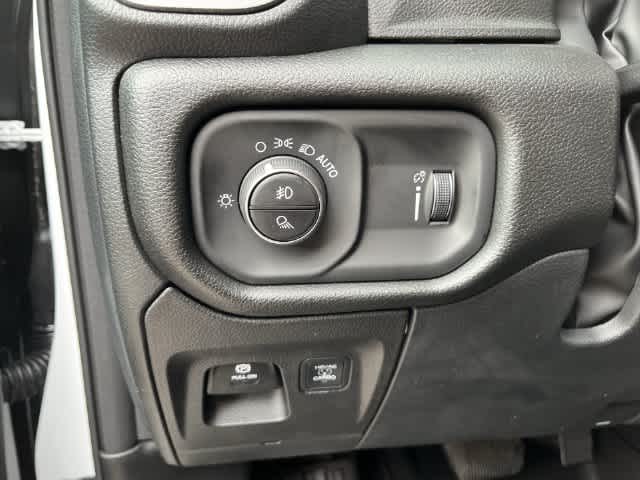 2027 RAM 1500 RAM 1500 WARLOCK CREW CAB 4X4 5'7' BOX