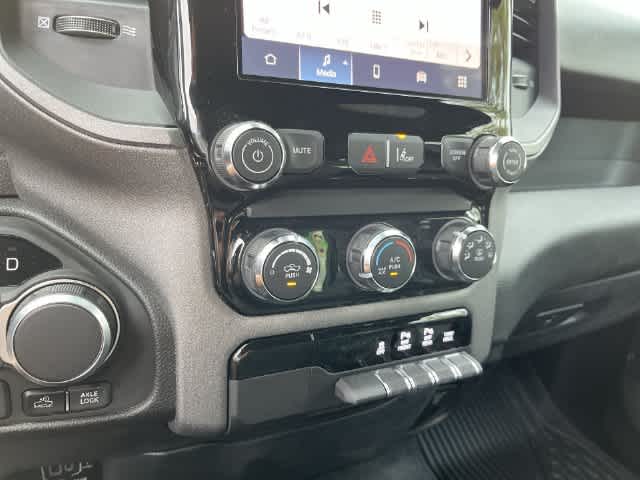 2027 RAM 1500 RAM 1500 WARLOCK CREW CAB 4X4 5'7' BOX