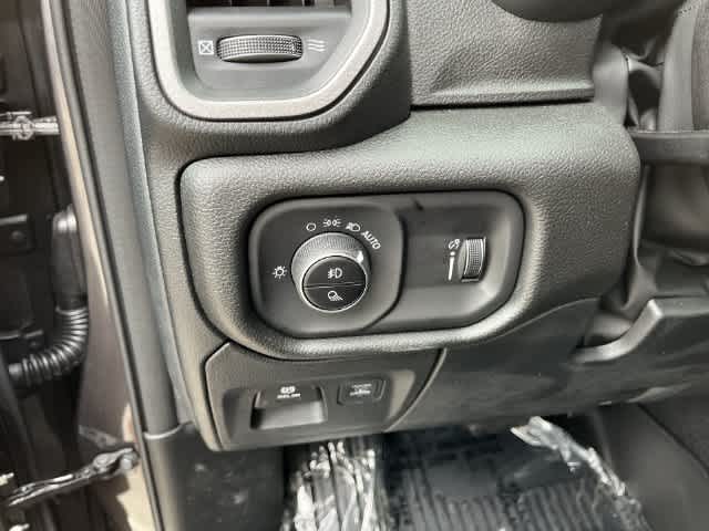 2027 RAM 1500 RAM 1500 WARLOCK CREW CAB 4X4 5'7' BOX