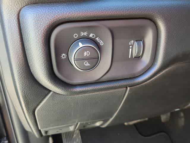 2026 RAM 2500 RAM 2500 BLACK EXPRESS CREW CAB 4X4 6'4' BOX