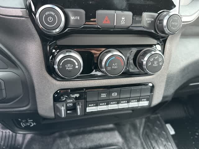 2026 RAM Ram 5500 Chassis Cab RAM 5500 TRADESMAN CHASSIS CREW CAB 4X4 84' CA