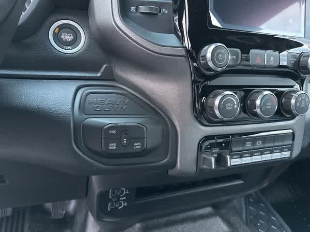 2026 RAM Ram 5500 Chassis Cab RAM 5500 TRADESMAN CHASSIS CREW CAB 4X4 84' CA