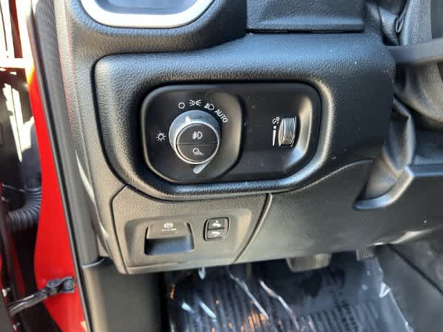 2020 RAM 1500 Big Horn Crew Cab 4x4 5'7' Box