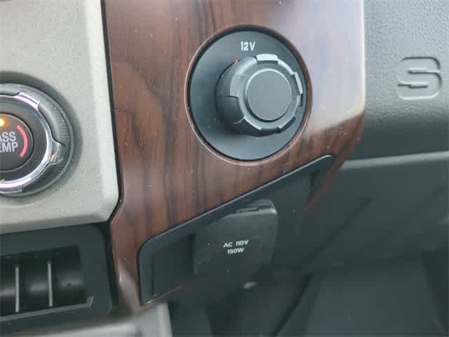 2015 Ford Super Duty F-350 DRW Lariat