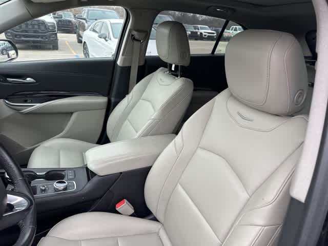 2022 Cadillac XT4 AWD Luxury