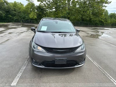 2020 Chrysler Pacifica Touring