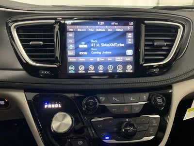 2020 Chrysler Pacifica Hybrid Limited