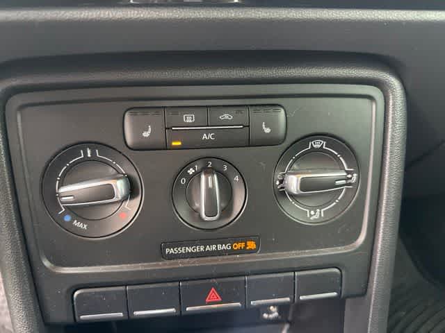 2013 Volkswagen Beetle Base