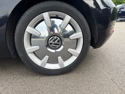 2013 Volkswagen Beetle Base