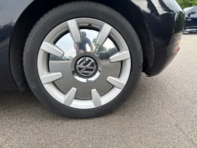 2013 Volkswagen Beetle Base