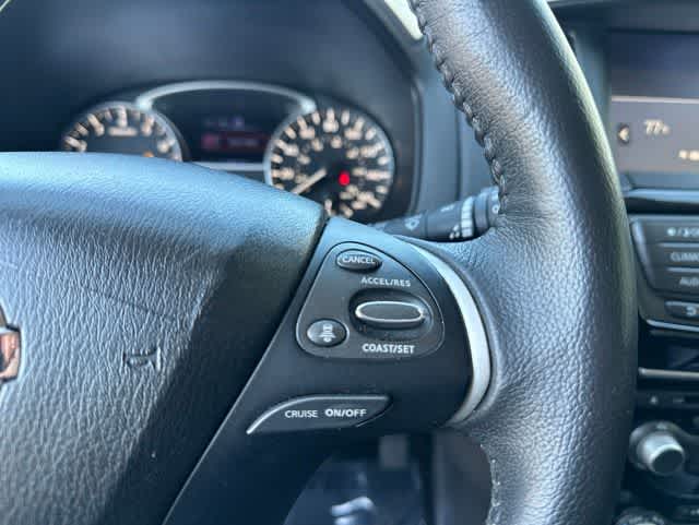 2020 Nissan Pathfinder SV