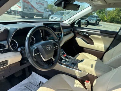 2022 Toyota Highlander Platinum
