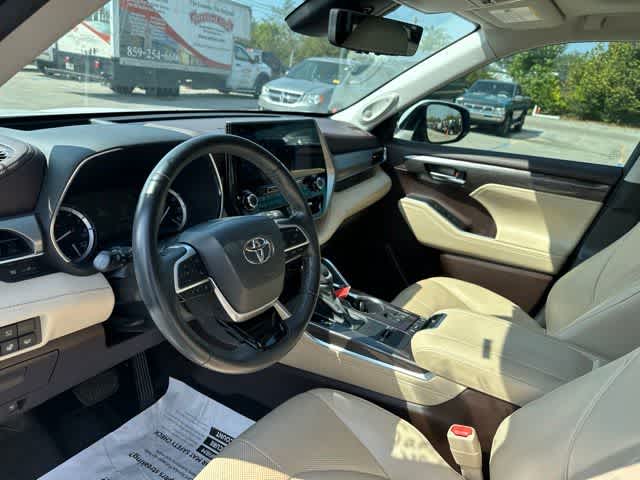 2022 Toyota Highlander Platinum