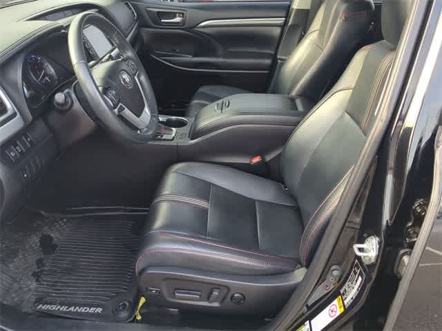 2019 Toyota Highlander SE