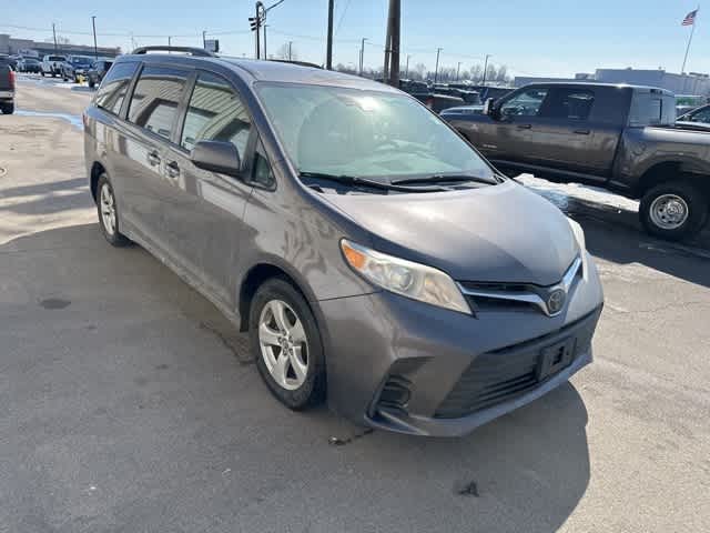 2020 Toyota Sienna LE