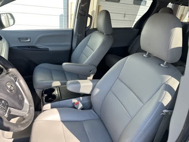 2020 Toyota Sienna LE