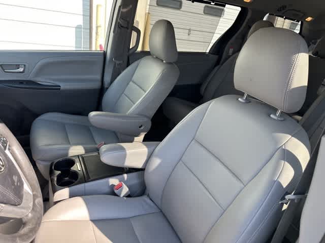 2020 Toyota Sienna LE