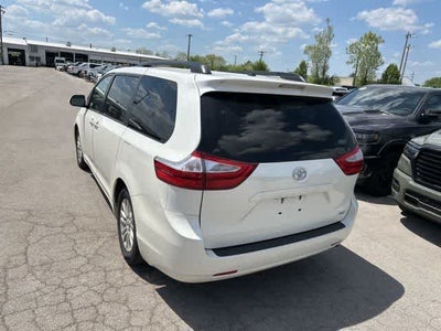 2017 Toyota Sienna XLE