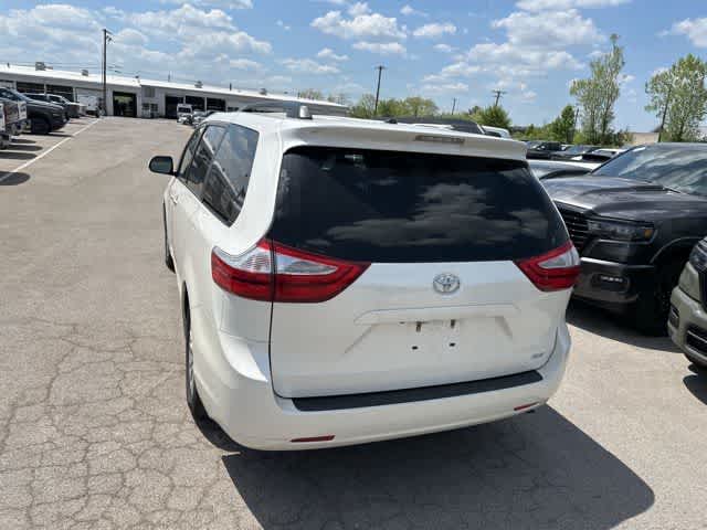 2017 Toyota Sienna XLE