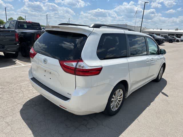 2017 Toyota Sienna XLE