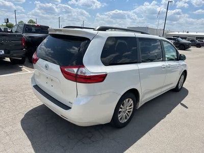 2017 Toyota Sienna XLE