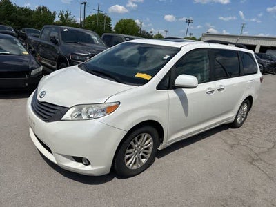 2017 Toyota Sienna XLE
