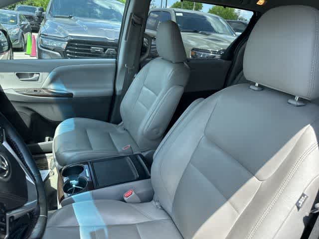 2017 Toyota Sienna XLE