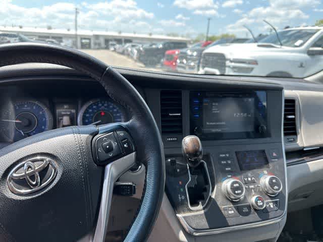 2017 Toyota Sienna XLE