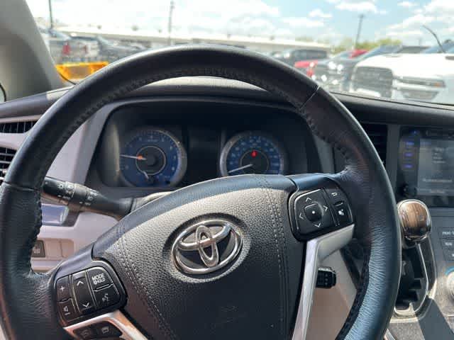 2017 Toyota Sienna XLE