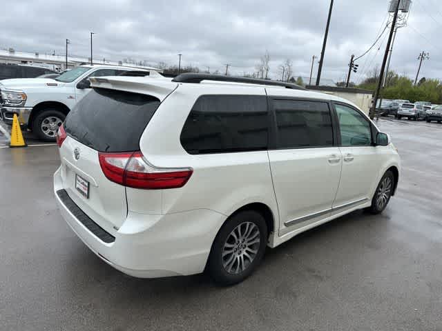 2018 Toyota Sienna XLE