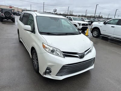 2018 Toyota Sienna XLE